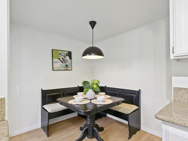 325 E 8th St #WHOLE HOUSE — Photo 13