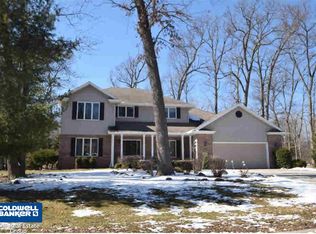 1050 Timber Run Dr, Neenah, WI 54956