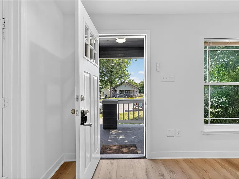 5616 Wellesley Ave — Photo 2