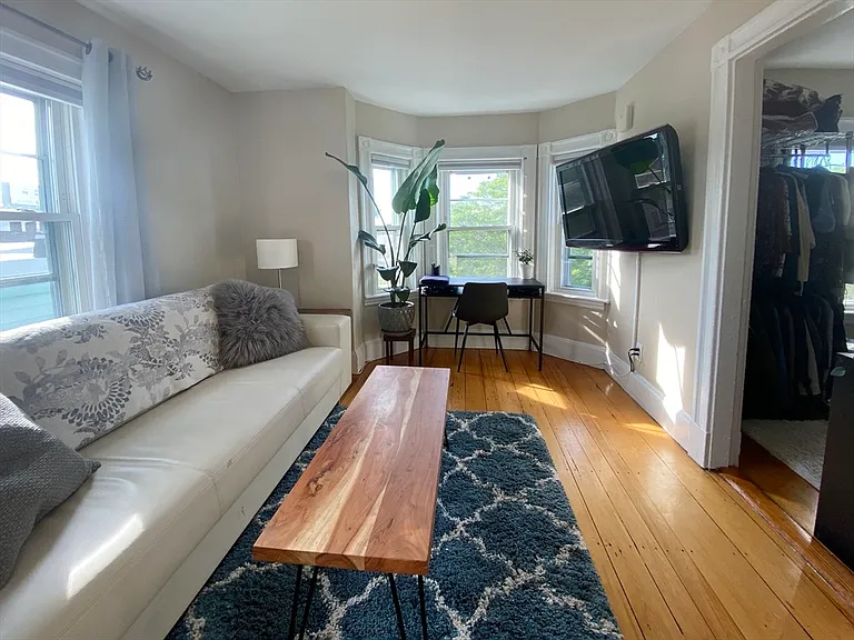 643 Saratoga St #3 — Photo 1