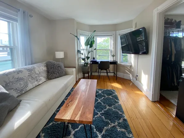 643 Saratoga St #3, Boston, MA 02128