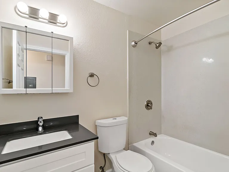 10900 Macarthur Blvd #2 — Photo 9