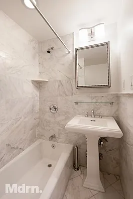 Rented by Mdrn Residential | media 8