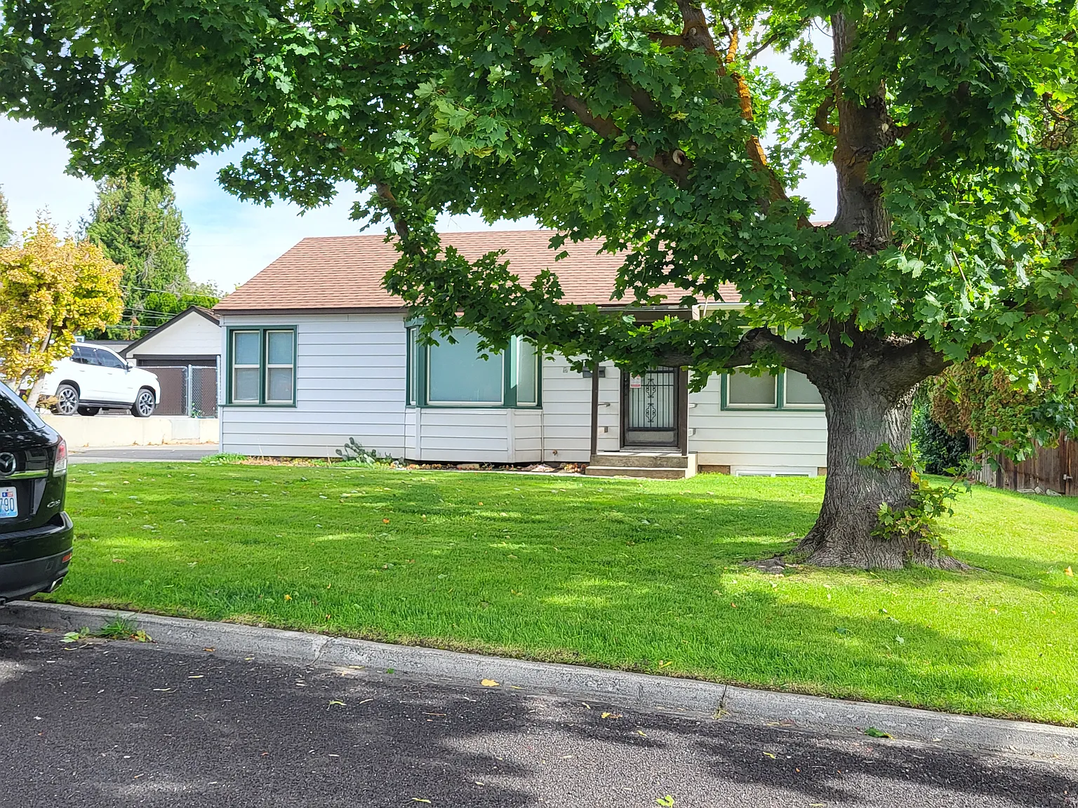 5 bed, 1994 sqft, $1,950 — Photo 1