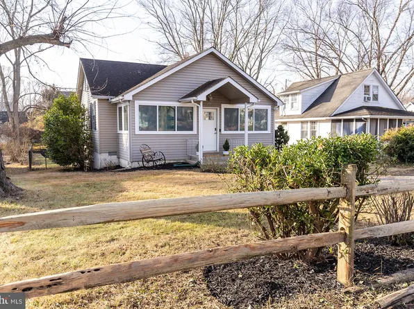 207 Poplar Ave, Edgewater, MD 21037