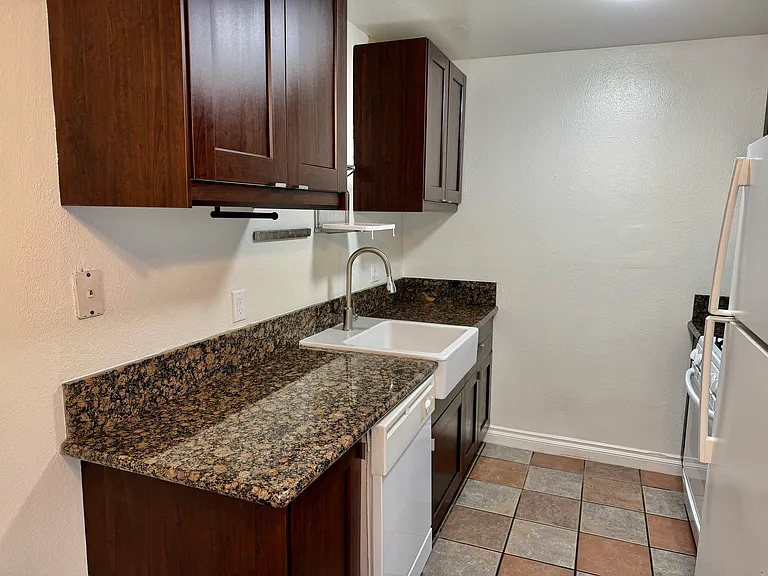 260 Lloyd St #2 — Photo 3