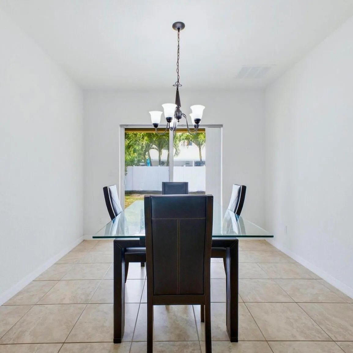 3 bed, 2.0 bath, 1435 sqft, $4,500 — Photo 2