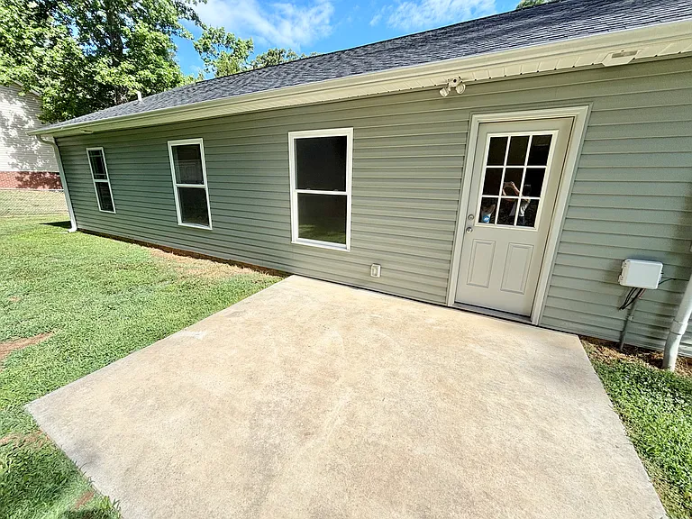 1 Lambeth Dr — Photo 18