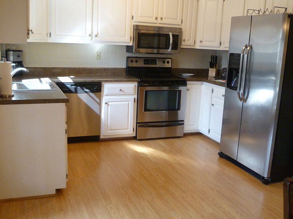 Kitchen w/ SS Appliances
