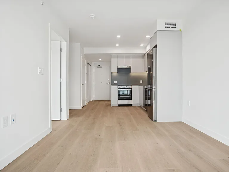 5670 Cambie St — Photo 17