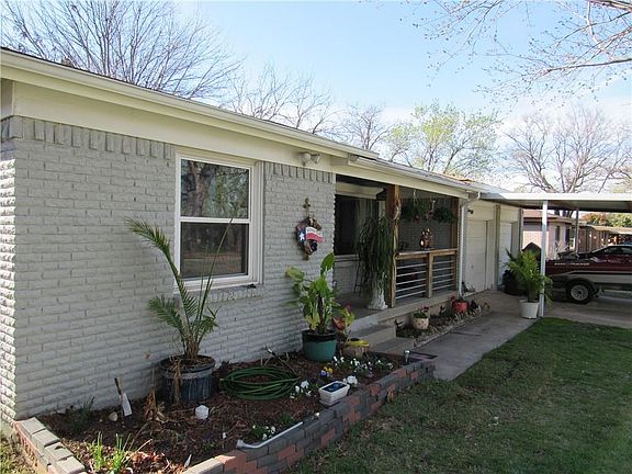 5th image of 824 Perry Dr