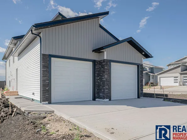 9059 80th Ave #A, Grande Prairie, AB T8V 3S6