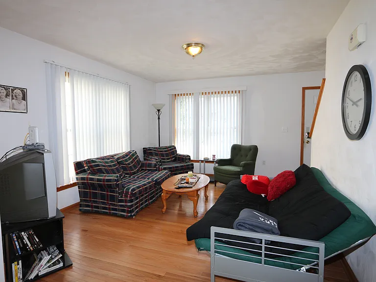 871 Willard St — Photo 4