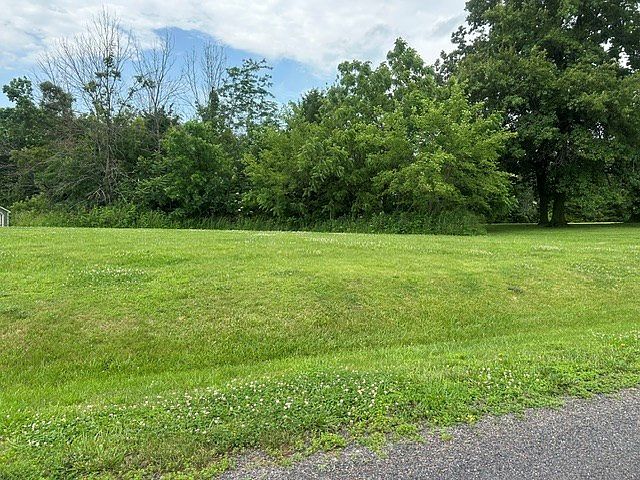 2nd image of 32220 Brant Ln