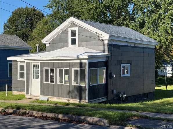 327 Duer St, Oswego, NY 13126
