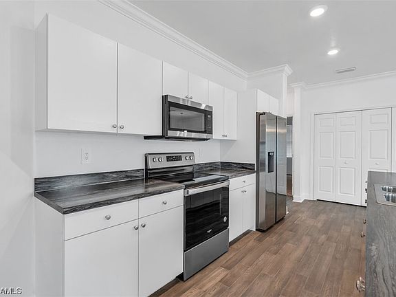 5th image of 760 Oleander Ave