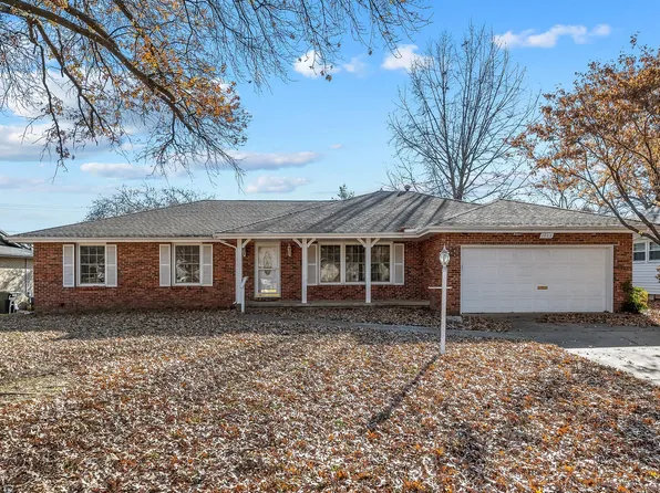 1902 E Meadow Drive, Springfield, MO 65804