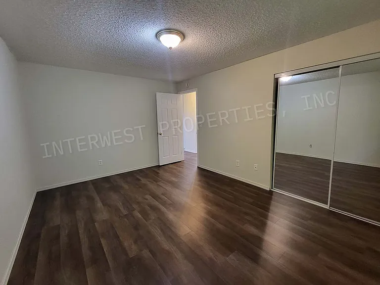 4700 Falls View Ave #8 — Photo 12