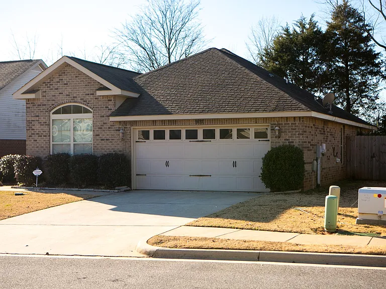 307 Dovington Dr — Photo 18