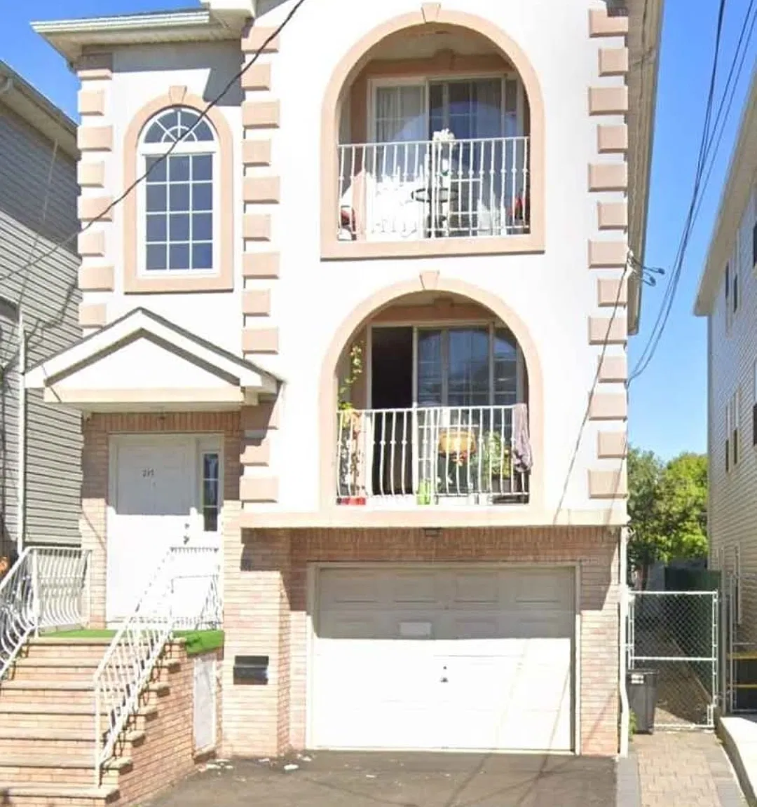3 bed, $2,650 — Photo 2