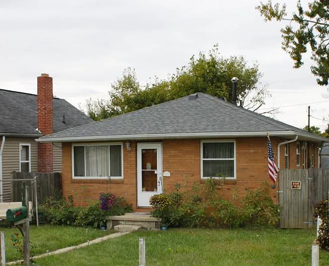 1015 Midland Ave photo 1