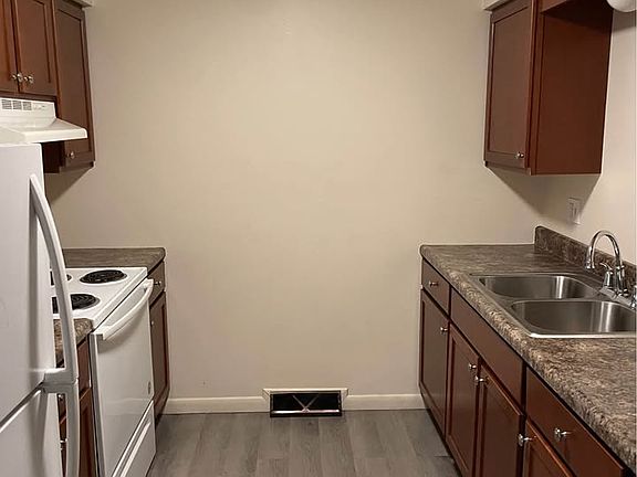 2nd image of 318 S Sterling Ave APT 1A