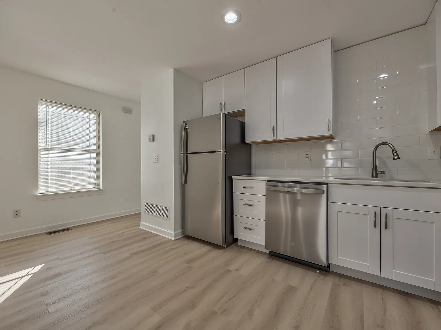 3 bed, 3.5 bath, 2150 sqft, $2,195 — Photo 4
