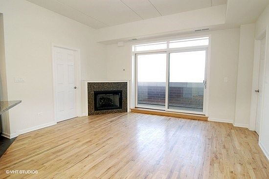 3rd image of 657 W Fulton St Unit 207