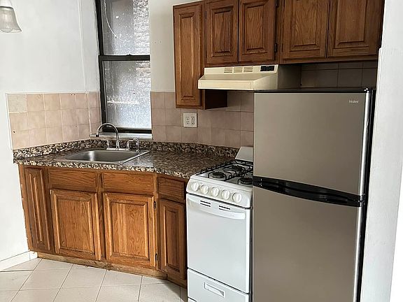 4th image of 1366 York Ave APT 2A