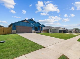 16313 Crossing Cir, Lindale, TX 75771
