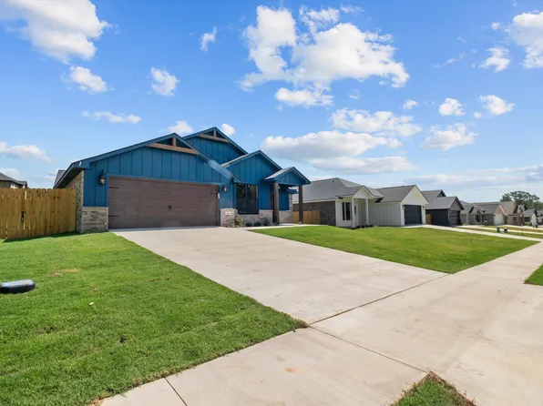 16313 Crossing Cir, Lindale, TX 75771