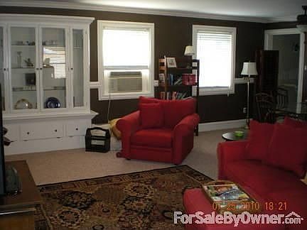 Game/Family Rm w/ Bar and Built-ins