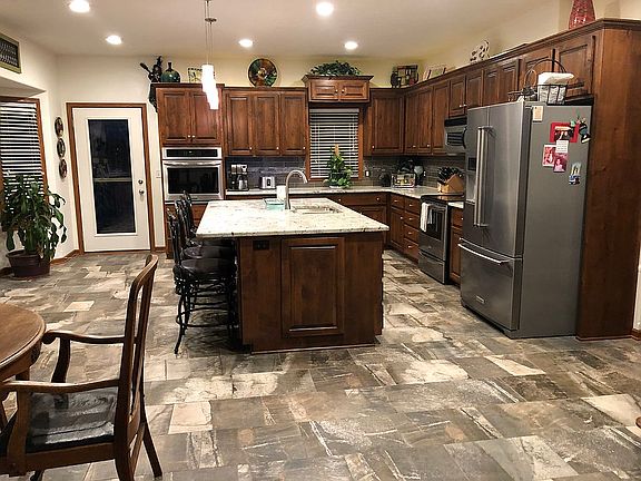 2nd image of 19510 Watersedge Cir