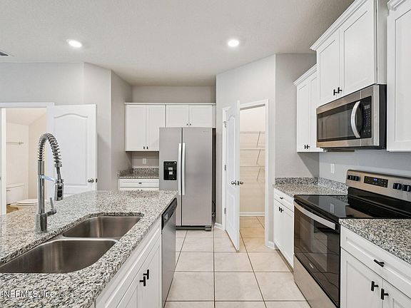 5th image of 204 PASADENA Drive