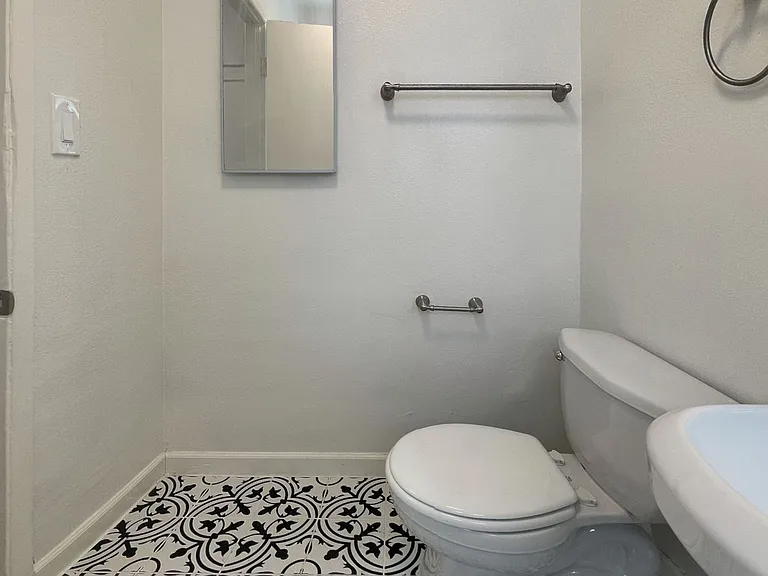 The Patio Apts...Newly Remodeled Gorgeous Apartments...CALL NOW! — Photo 14