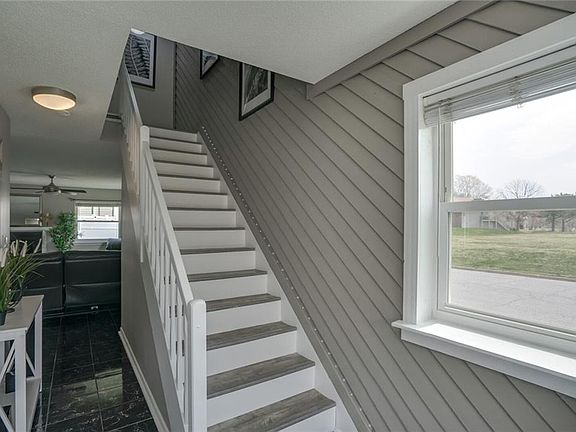 4th image of 615 Briar Ct