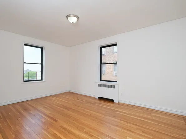 2685 Creston Avenue image 6 of 9