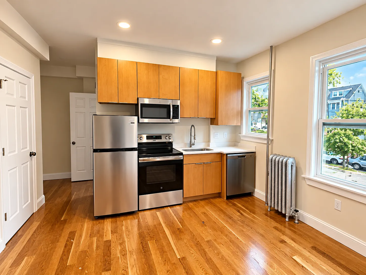 1 bed, 1.0 bath, 450 sqft, $1,900 — Photo 1