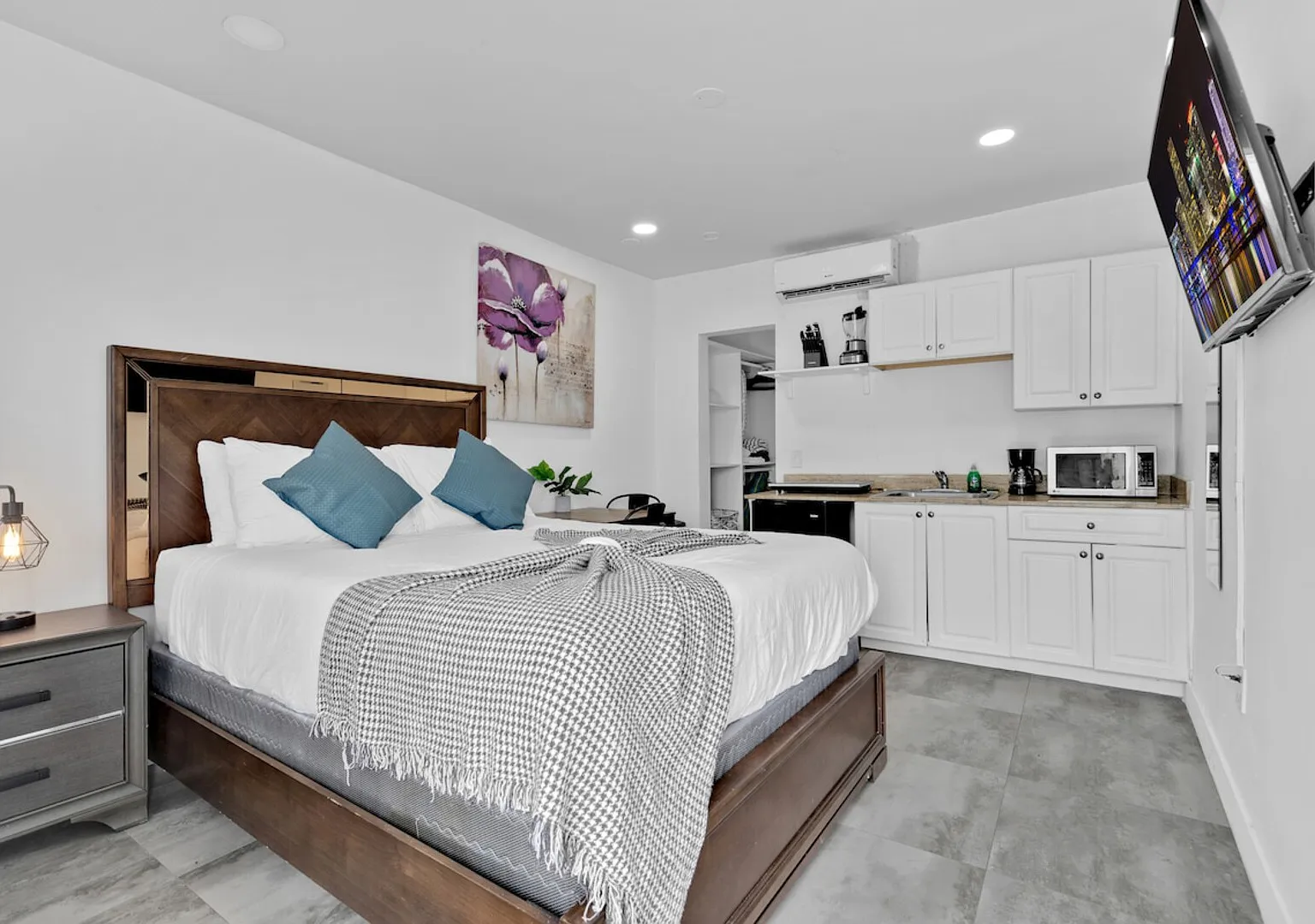 Charming Studio Walking Distance To Ocean - Unit 8 — Photo 1