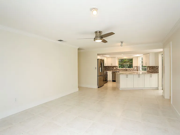 2901 Crayton Rd — Photo 33