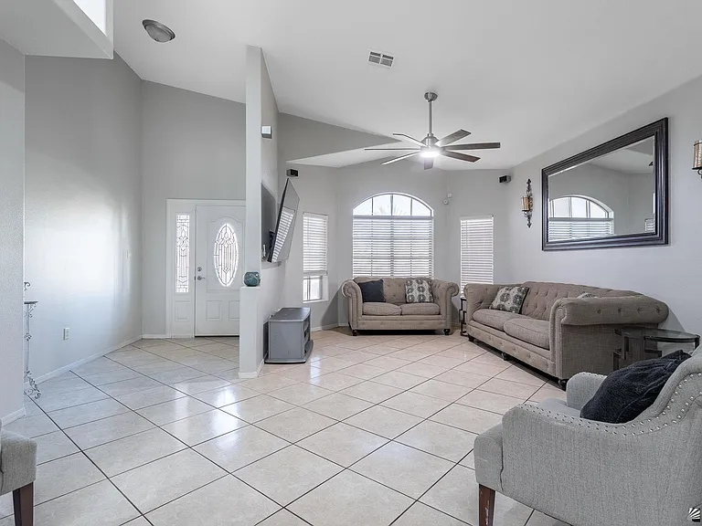1533 E D St — Photo 10