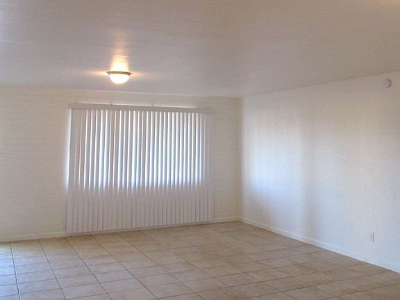 61st5701 living room_08292014