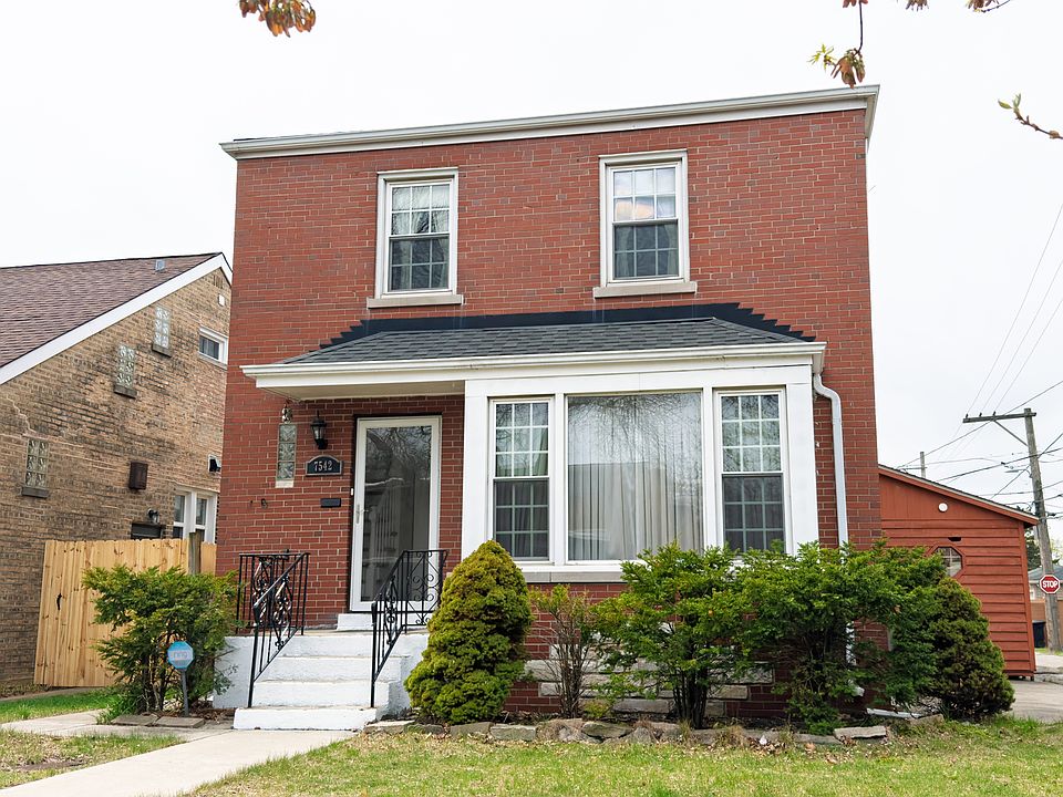 1st image of 7542 N Rockwell St