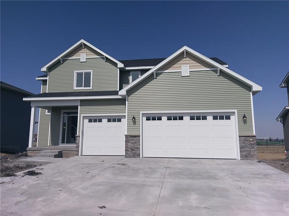 1st image of 302 Aspen Dr NE