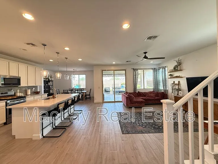 10312 E Revolution Dr — Photo 6
