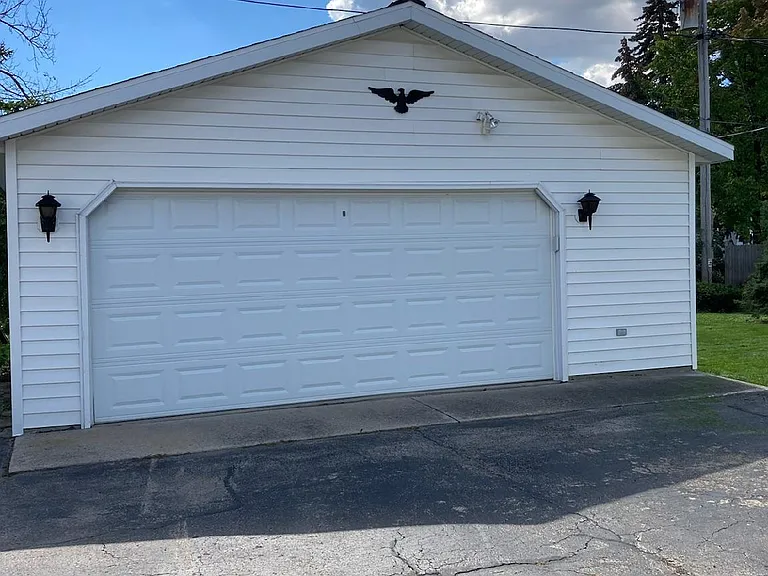 754 W Winneconne Ave — Photo 3