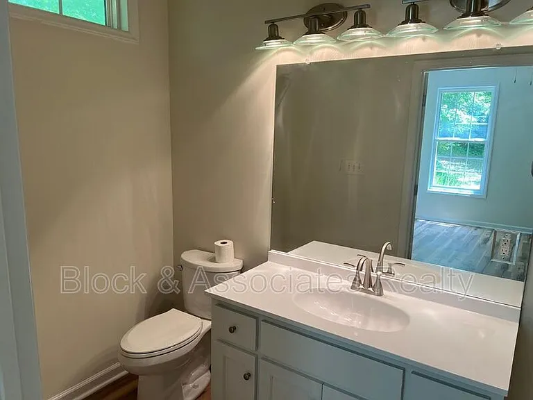 302 Edward Ct — Photo 5