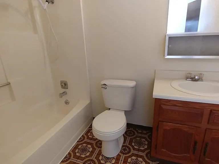 130 NW Larry St — Photo 6