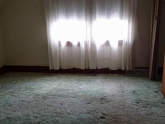 5th image of 223 Highland Ave