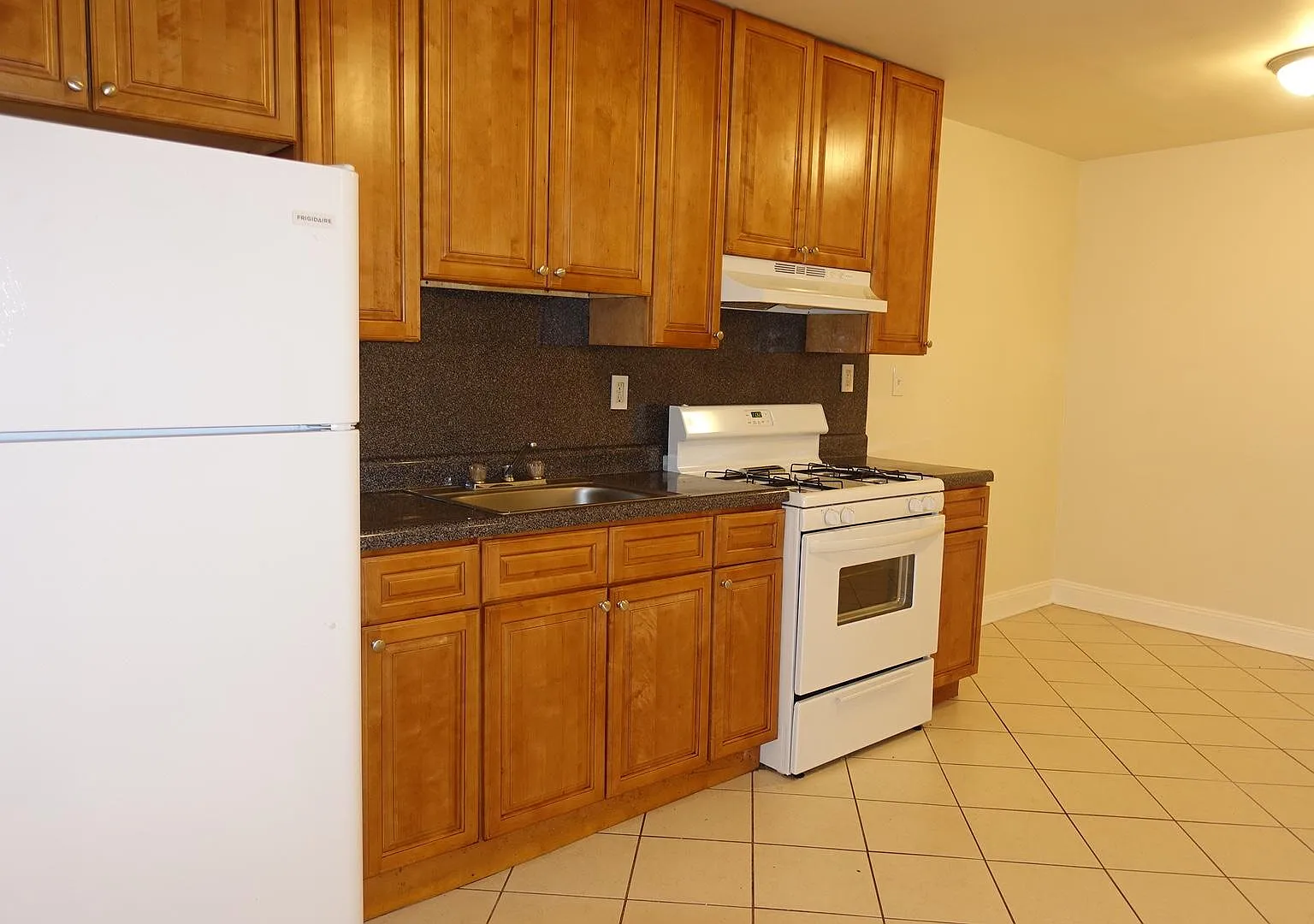 423 Avenue C — Photo 2
